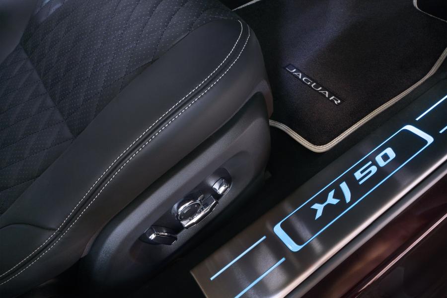 Детали интерьера Jaguar XJ50 (X351) 2019 года  (ZA) (фото 5 из 16)